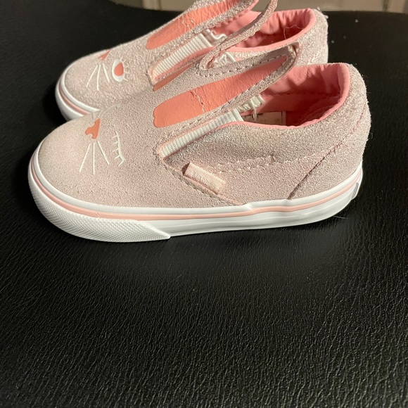 Vans - Picture 2 of 2